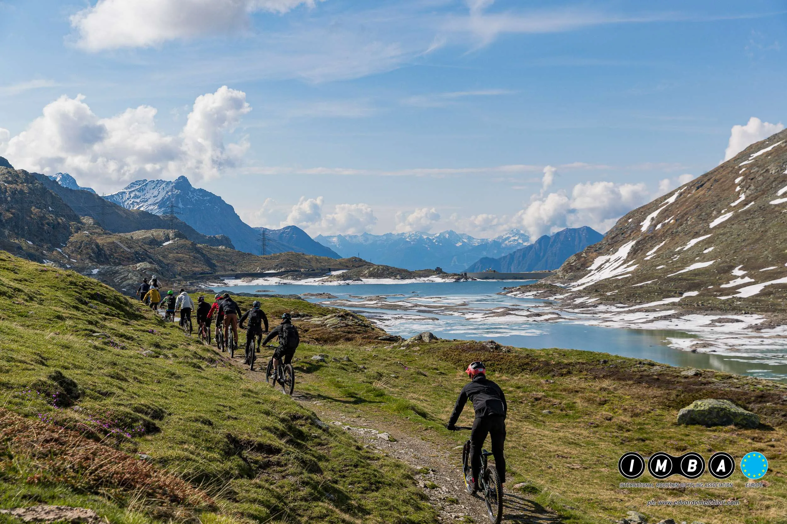 GROUP OF MOUNTAIN BIKERS CYCLING THROUGH REMOTE WILDERNESS